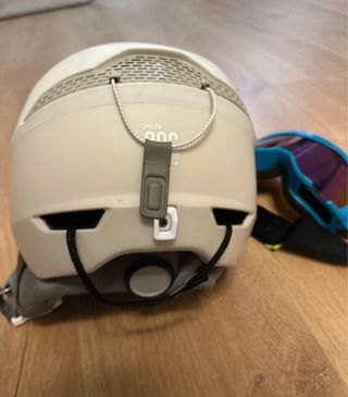Casco y gafas de esquí