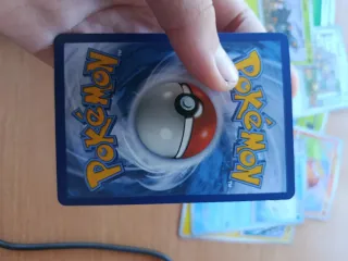 Pack 10 Cartas Pokémon + 2 Energías