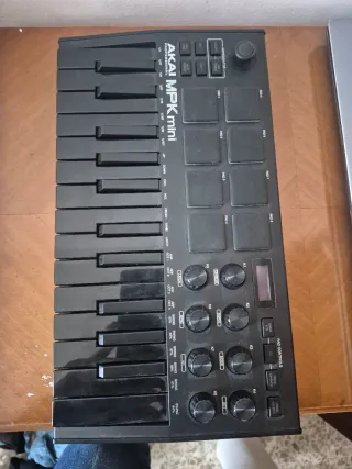 Teclado MIDI Akai MPK Mini