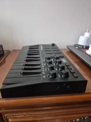 Teclado MIDI Akai MPK Mini