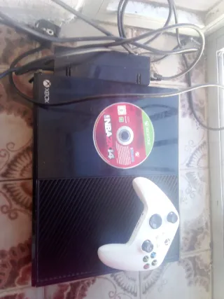 Xbox One con juego NBA 2K14