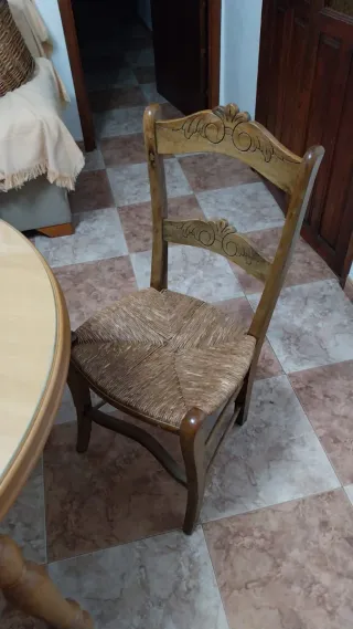 Cinco sillas de olivo con asiento de enea. 65€ und