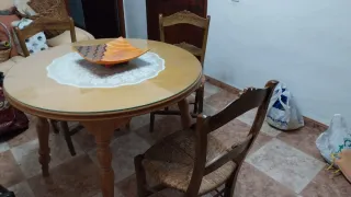 Cinco sillas de olivo con asiento de enea. 65€ und