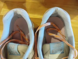 Deportivas New Balance Beige y Rosa