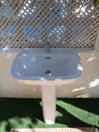 Lavabo de pie blanco