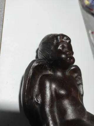 Ángel de arcilla marrón vintage