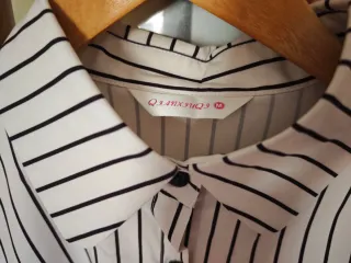 Blusa de rayas blanca y negra