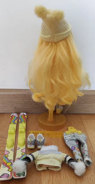 Muñeca Rainbow High Madison Sunny Invierno