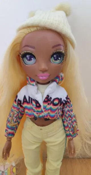 Muñeca Rainbow High Madison Sunny Invierno