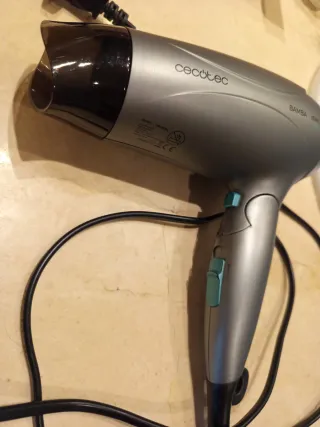 Secador pelo Cecotec BAMBA IONICARE. Mango pegable