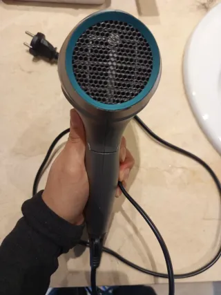 Secador pelo Cecotec BAMBA IONICARE. Mango pegable