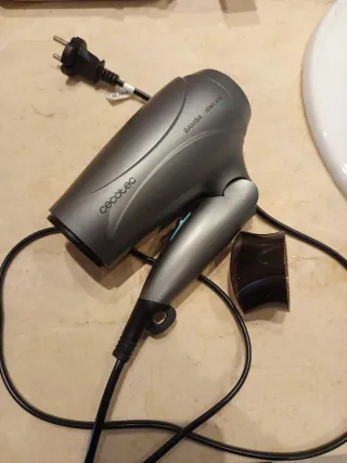 Secador pelo Cecotec BAMBA IONICARE. Mango pegable