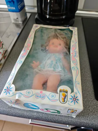 Muñeca antigua vestida de novia