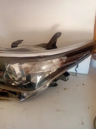 Faro Izquierdo Toyota Auris E18 (2012-2019)