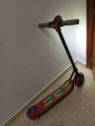 Patinete eléctrico rosa