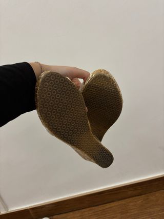 Sandalias de cuña blancas