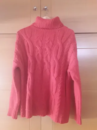 Jersey Primark rosa trenzado cuello alto