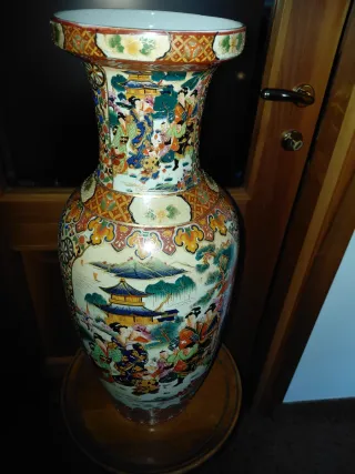 Vaso cinese decorato con scene