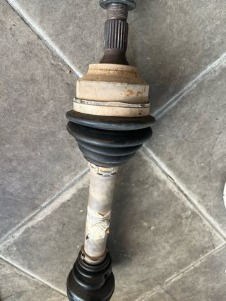 Eje de transmisión con juntas homocinéticas