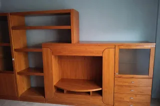 Mueble de salón madera y cristal