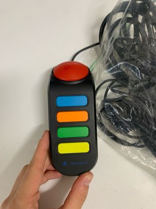 Playstation 2 con juegos y micrófonos