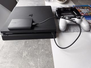 PS4 1TB + 4 Juegos FIFA y GTA V Y MAS INCORPORADOS