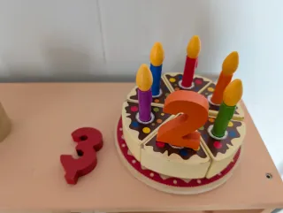 Cocinita de madera con accesorios