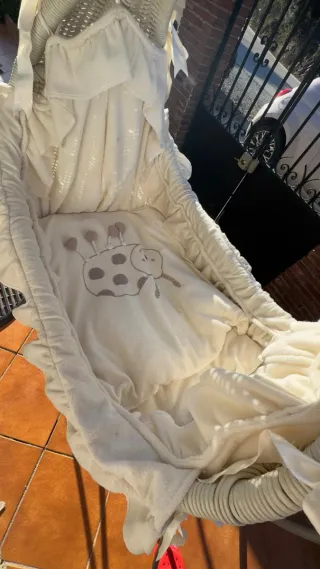 Cuna mecedora vintage mimbre
