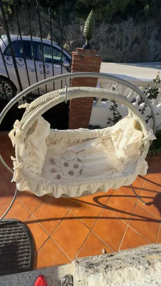 Cuna mecedora vintage mimbre