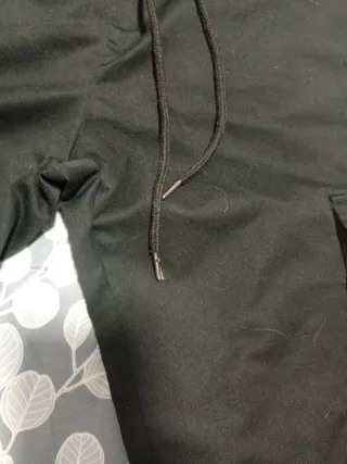 2 Pantalones Cargo Talla 36 Negro y Marrón