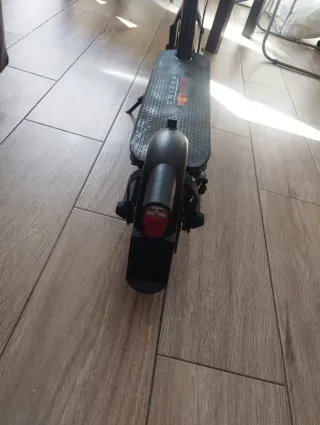 Patinete Eléctrico Red Bull Racing con intermitent