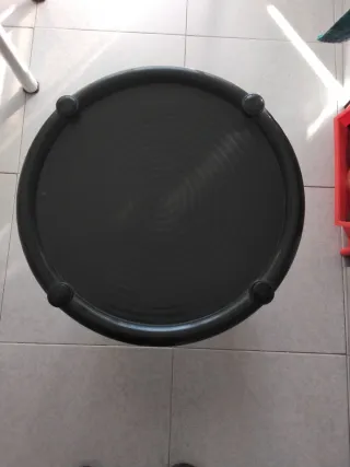 Tavolino smontabile in plastica. 51 cm alto x 36 cm prof.