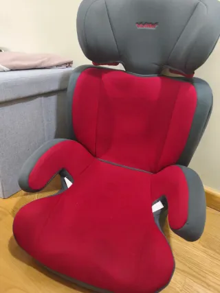 Alzador con respaldo, coche Vivitta rojo y gris.