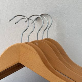 Pack 70 Perchas Madera Natural