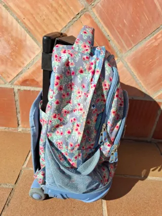 Mochila Totto con ruedas y estampado floral