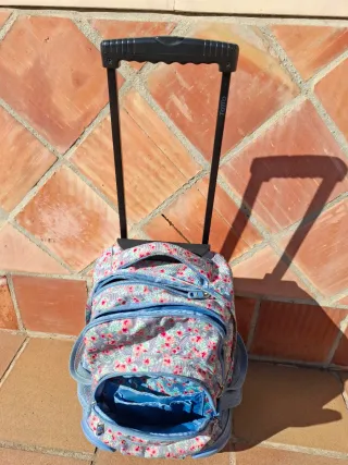 Mochila Totto con ruedas y estampado floral