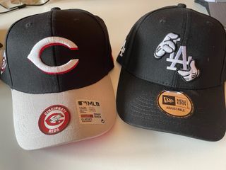 Gorras New Era Negras y Doradas