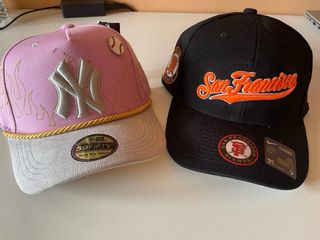 Gorras New Era Negras y Doradas