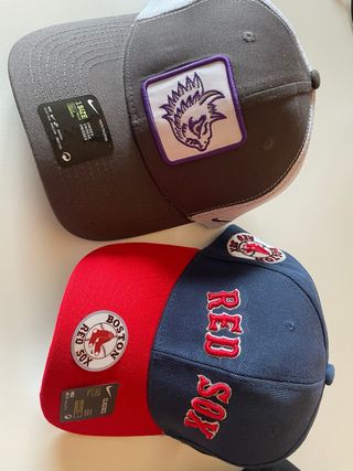 Gorras New Era Negras y Doradas