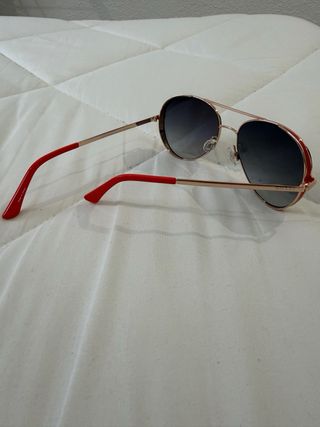 Gafas de sol mujer Guess doradas y rosas