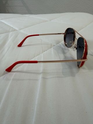 Gafas de sol mujer Guess doradas y rosas