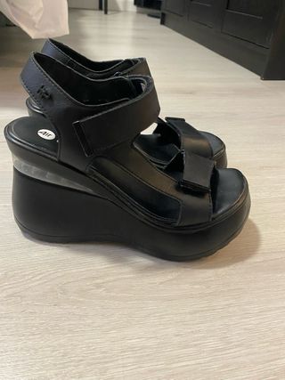 Sandalias de cuña negras