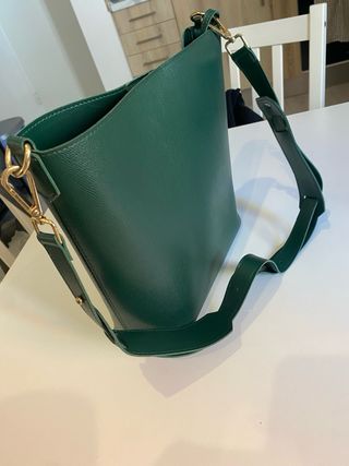 Bolso verde de cuero