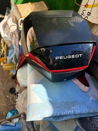 Peugeot Tweet 49cc Scooter Negra casi nueva 2500k