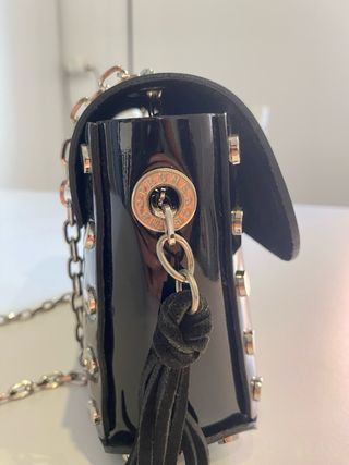 Bolso Negro Charol Cadena