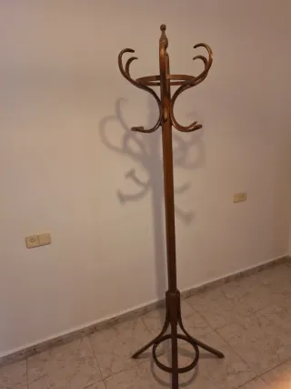 Perchero de madera antiguo