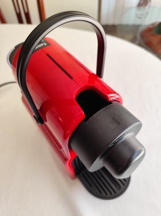 Cafetera KRUPS Inissia Nespresso Roja