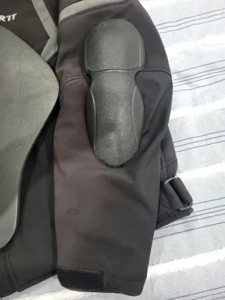 Chaqueta moto usada, marca SPIR'IT con protectores