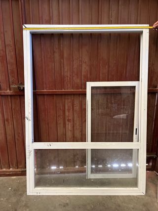 Ventana aluminio blanco cristal fijo abajo