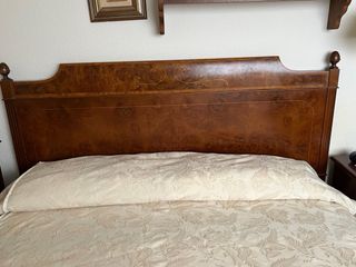 Cama antigua nogal y raíz 150x180